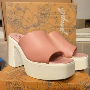 Free People Zoe platform in size 41. New with box $138 MSRP